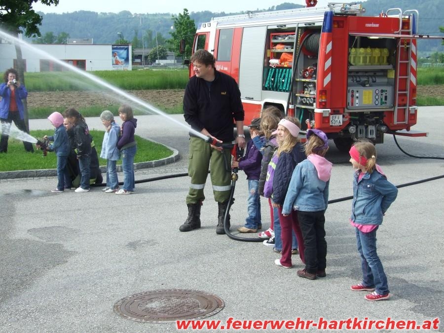 Kindergarten besucht die Feuerwehr