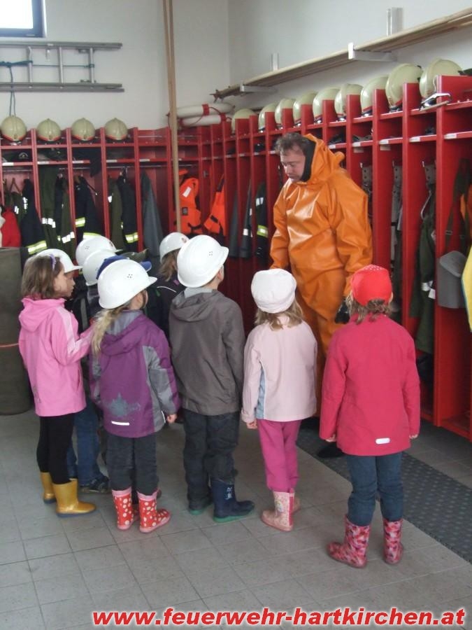 Kindergarten besucht die Feuerwehr
