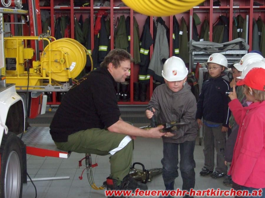 Kindergarten besucht die Feuerwehr